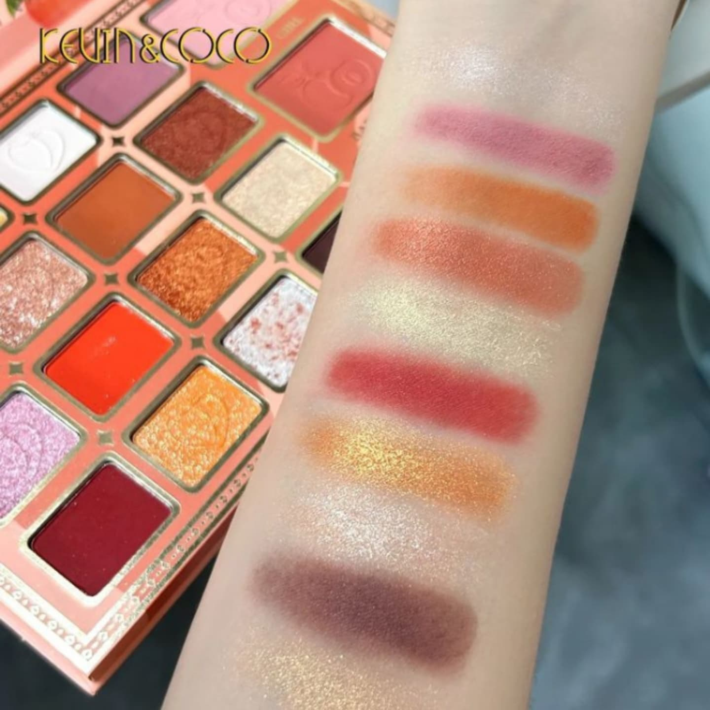 เซตสีส้ม Kevin & Coco 19 Colors eyeshadow palette อายแชโดว์ 19 สี สีสวย โทนสีส้มและโทนสีชมพู ติดทนยาวนาน แมท ชิมเมอร์ กลิตเตอร์